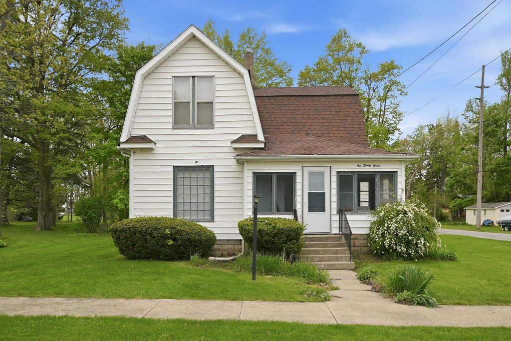 Photo of 127 N Kinney ST, Angola, IN 46703 (MLS # 202617363)