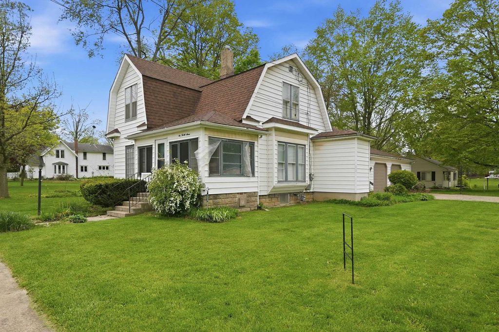 Photo of 127 N Kinney ST, Angola, IN 46703 (MLS # 202617363)
