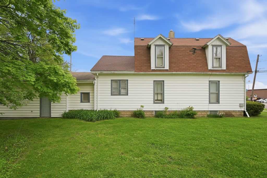 Photo of 127 N Kinney ST, Angola, IN 46703 (MLS # 202617363)