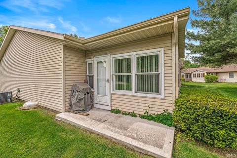 Tiny photo for 1840 Saint Michaels Court, South Bend, IN 46614 (MLS # 202618464)