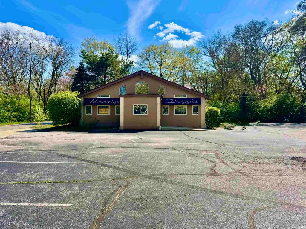 Photo of 1227 E Bristol Street, Elkhart, IN 46514 (MLS # 202615696)