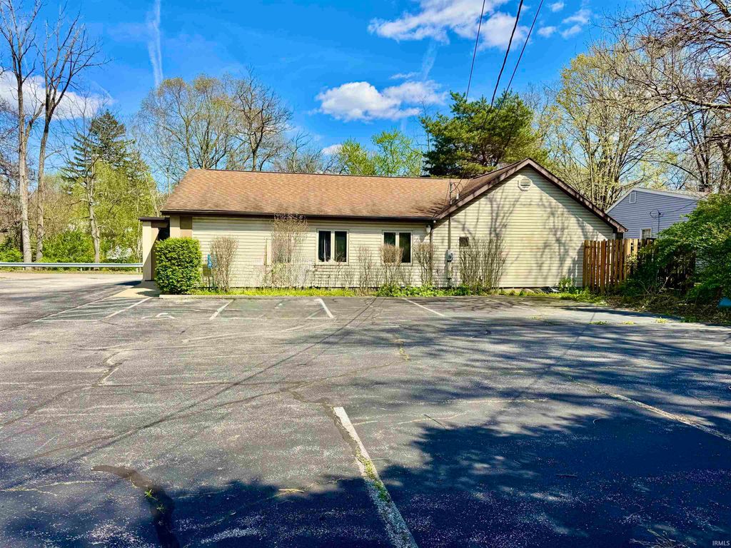 Photo of 1227 E Bristol Street, Elkhart, IN 46514 (MLS # 202615696)