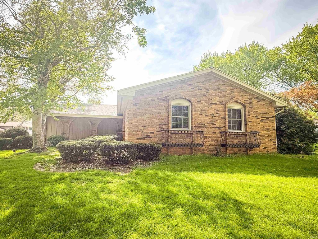 Photo of 1511 Brookwood Drive, Elkhart, IN 46514 (MLS # 202615093)