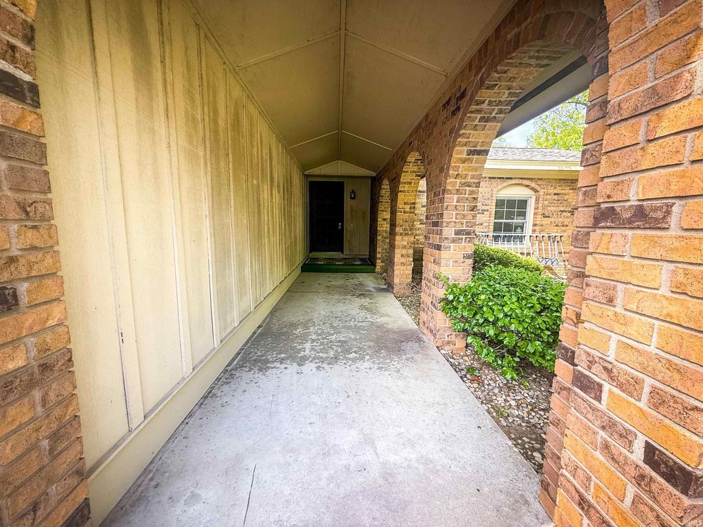 Photo of 1511 Brookwood Drive, Elkhart, IN 46514 (MLS # 202615093)