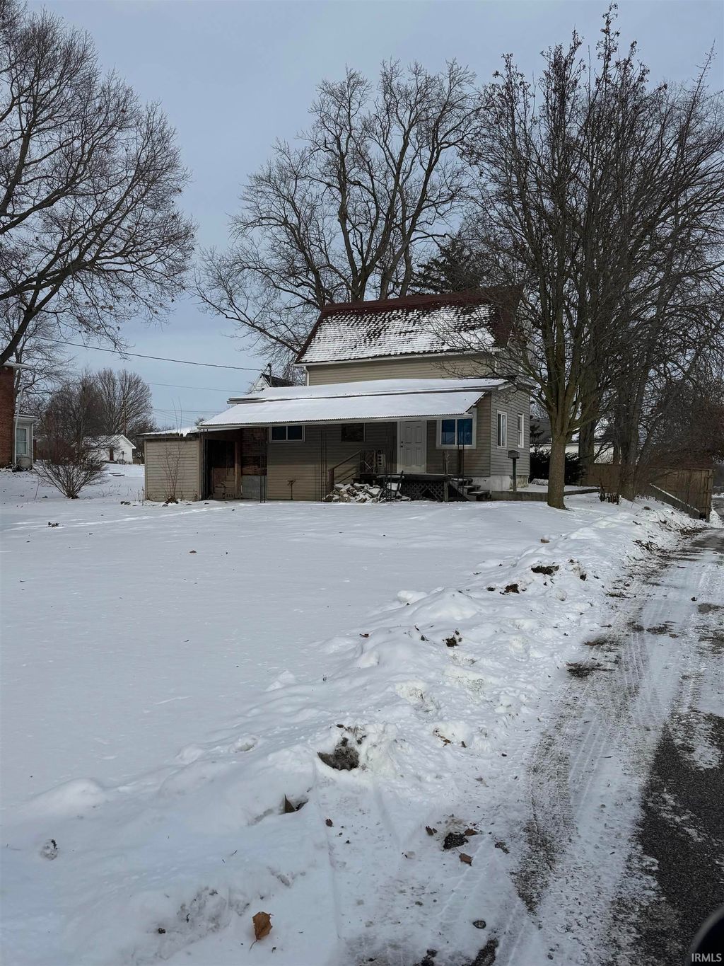 Photo of 901 N Huntington Street, Syracuse, IN 46567 (MLS # 202548984)