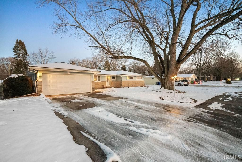 Photo of 3021 MAYFAIR Drive, Kokomo, IN 46902 (MLS # 202548703)