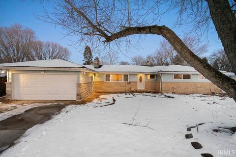 Photo of 3021 MAYFAIR Drive, Kokomo, IN 46902 (MLS # 202548703)