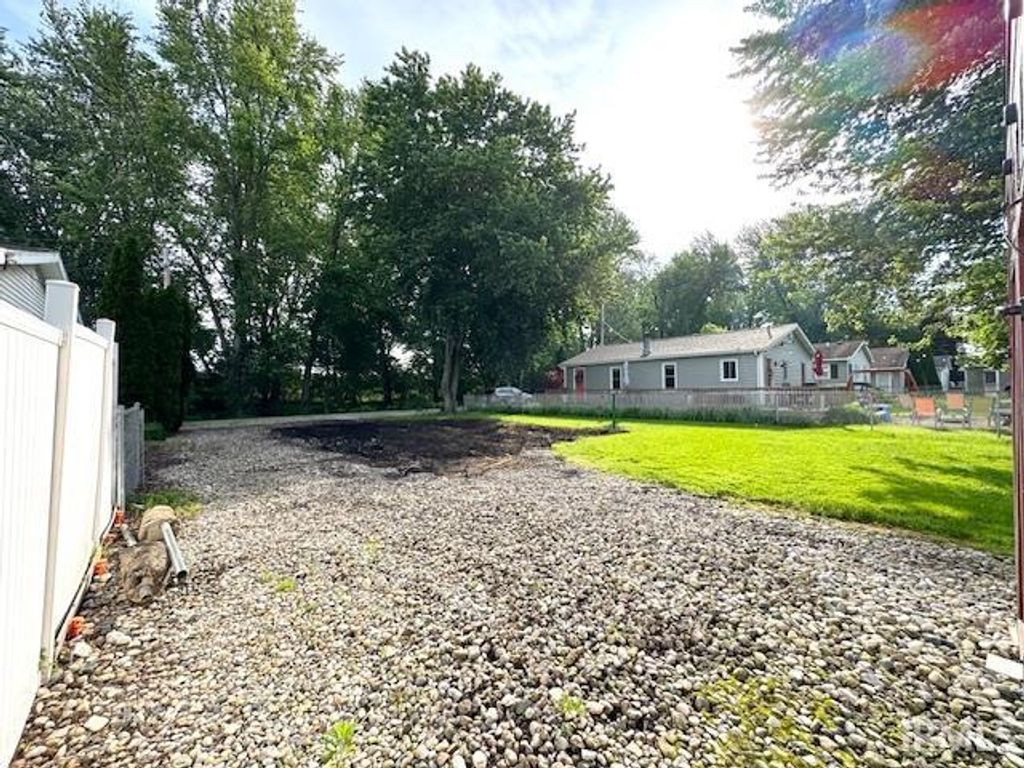 Photo of 5055 E Summerholme Road, Knox, IN 46534 (MLS # 202619565)