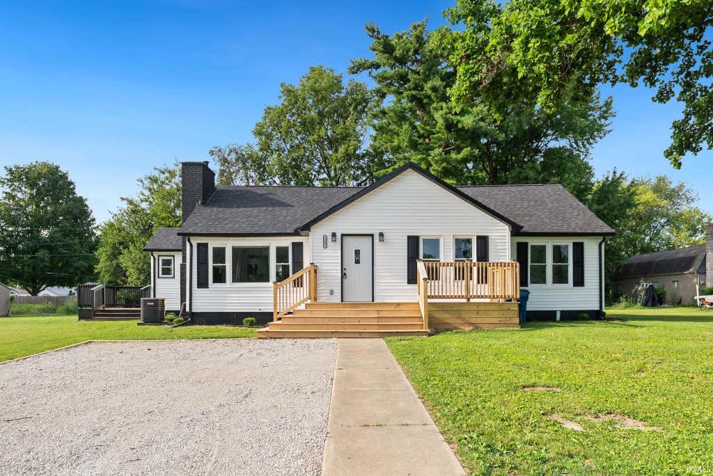 Photo of 1009 W Monroe Street, Plymouth, IN 46563 (MLS # 202630478)