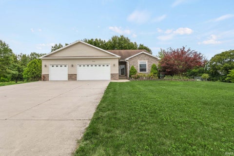 Tiny photo for 525 S Filbert Street, New Carlisle, IN 46552 (MLS # 202642070)
