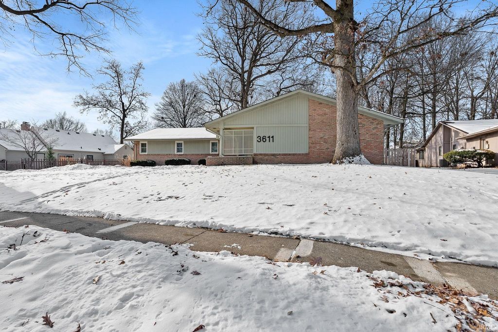 Photo of 3611 Deer Cove, Fort Wayne, IN 46815 (MLS # 202549212)