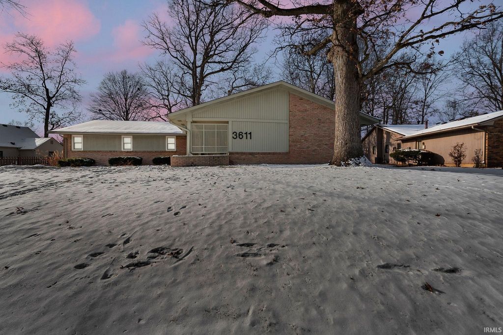 Photo of 3611 Deer Cove, Fort Wayne, IN 46815 (MLS # 202549212)