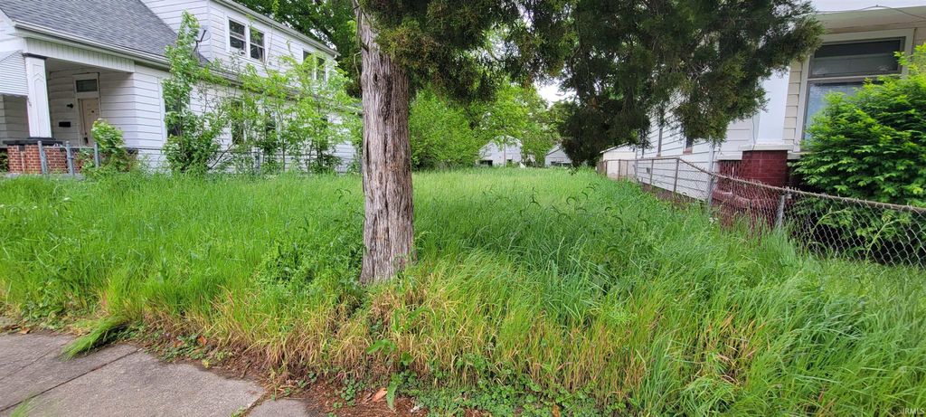 Photo of 518 S Bedford Avenue, Evansville, IN 47713 (MLS # 202605818)