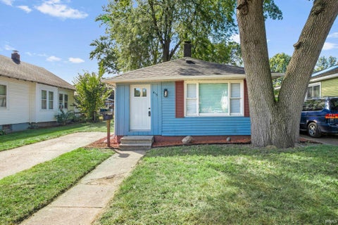Photo of 613 S 36th Street, South Bend, IN 46615 (MLS # 202638729)