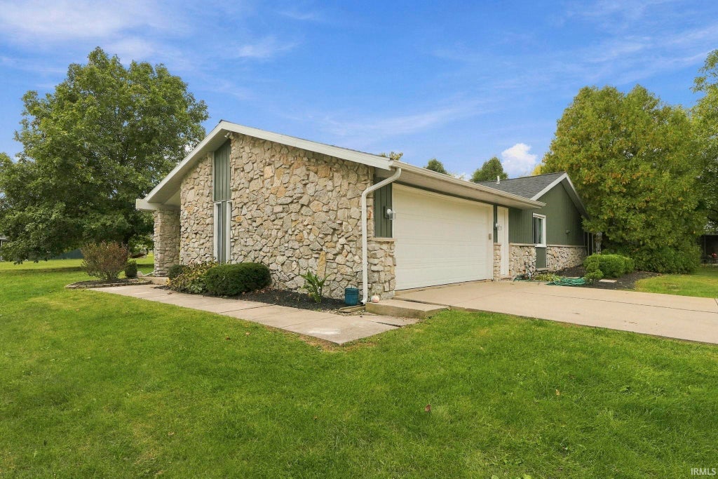 Photo of 8301 N Santa Barbara Drive, Muncie, IN 47303 (MLS # 202642201)
