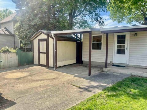 Tiny photo for 133 Tacoma Avenue, Logansport, IN 46947 (MLS # 202615629)