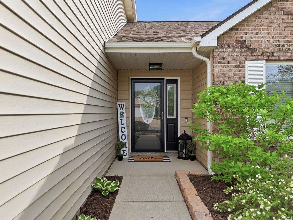Photo of 1728 Diamond Creek Run, Fort Wayne, IN 46808 (MLS # 202619901)
