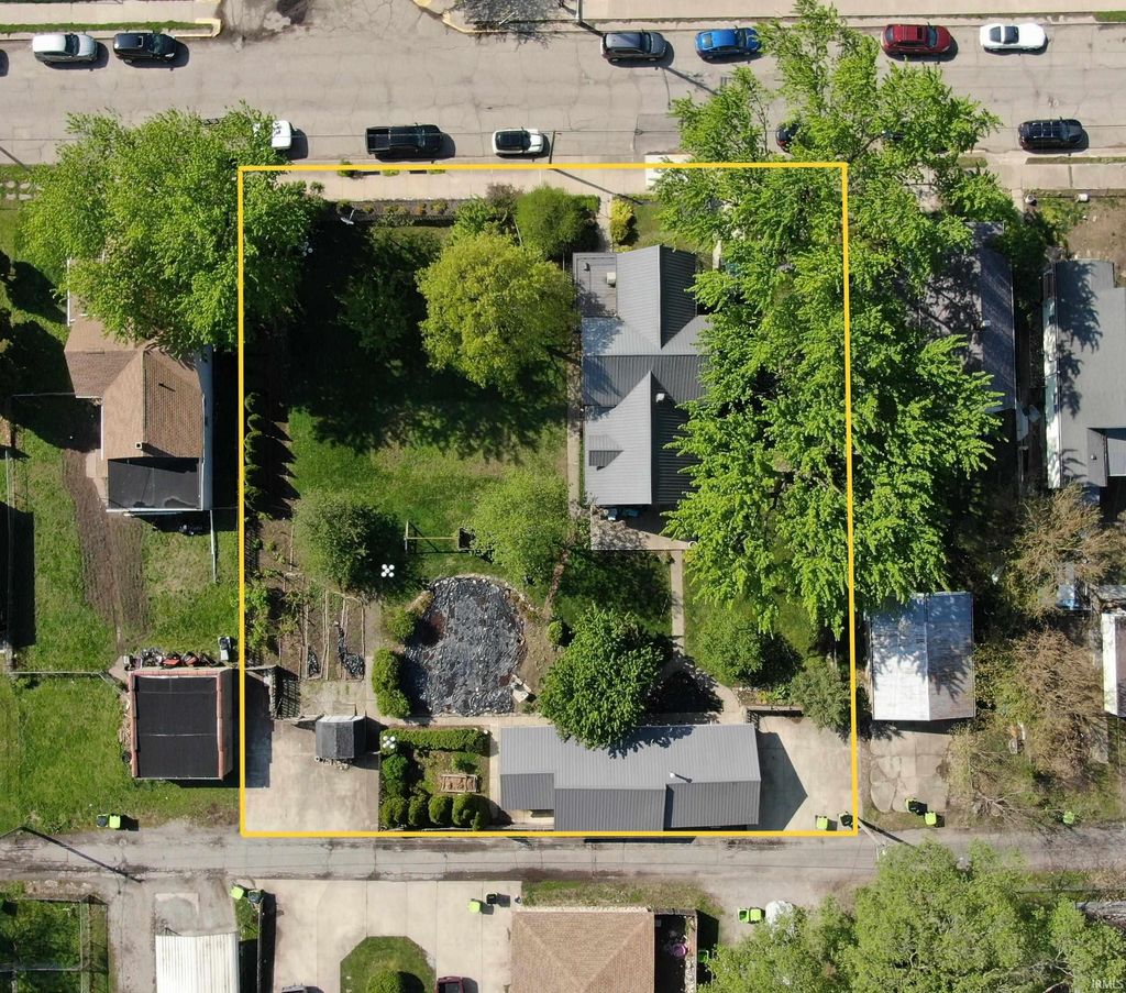 Photo of 428 Bates Street, Logansport, IN 46947 (MLS # 202614769)