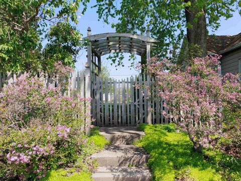 Tiny photo for 428 Bates Street, Logansport, IN 46947 (MLS # 202614769)