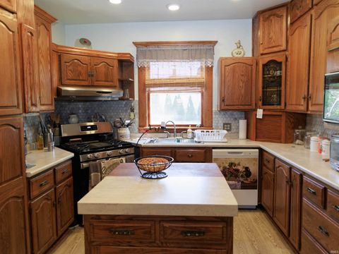 Tiny photo for 428 Bates Street, Logansport, IN 46947 (MLS # 202614769)