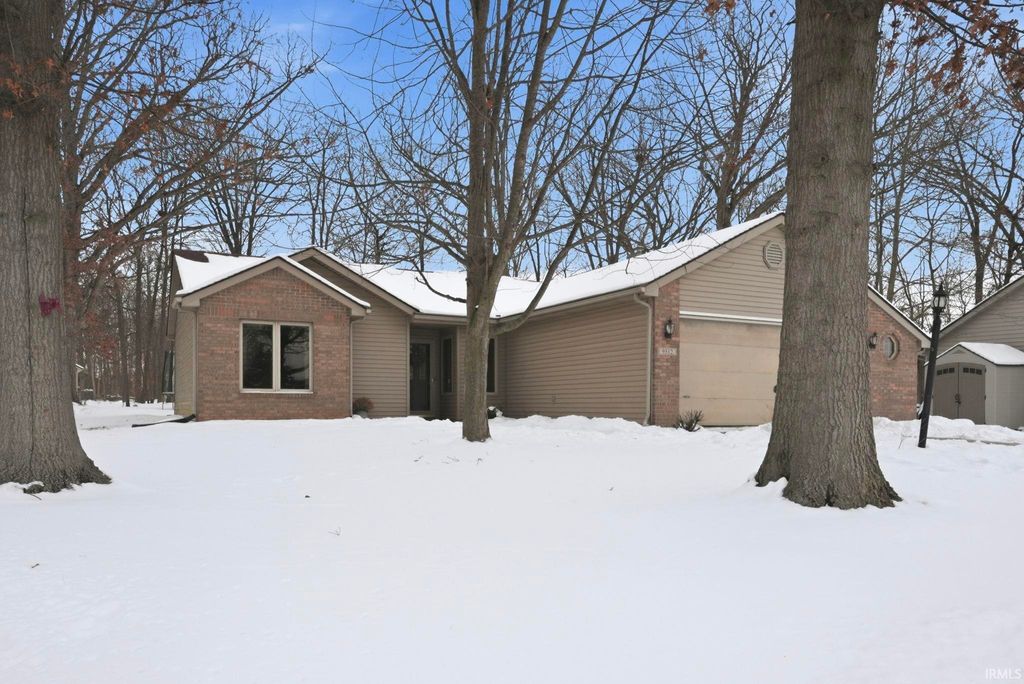 Photo of 9512 Robin Meadow Place, Fort Wayne, IN 46835 (MLS # 202603022)