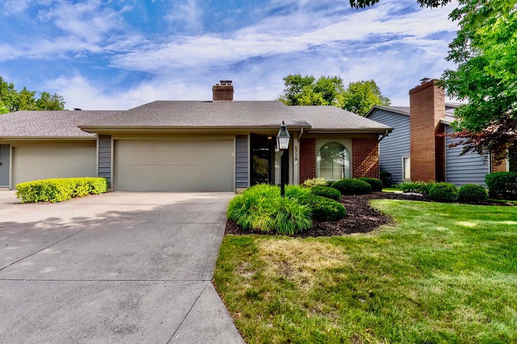 Photo of 5713 Bayside Drive, Fort Wayne, IN 46815 (MLS # 202631163)