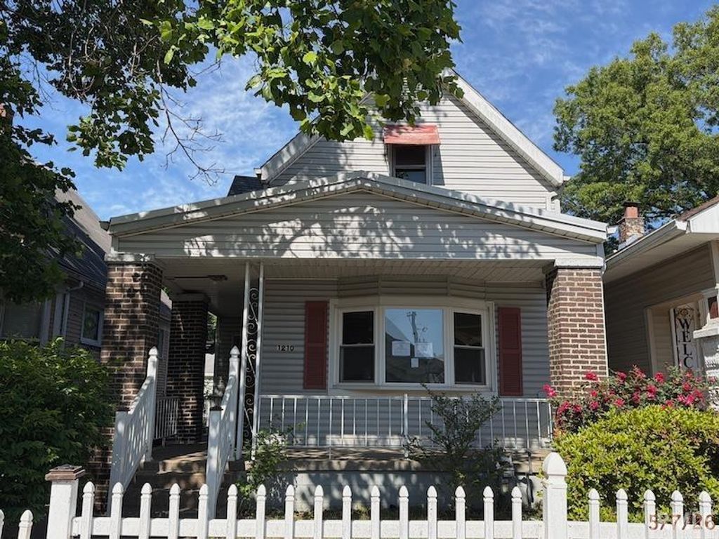 Photo of 1210 N 2nd Avenue, Evansville, IN 47710 (MLS # 202619297)