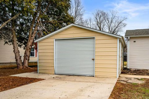 Tiny photo for 2660 S Benegar Avenue, Yorktown, IN 47396 (MLS # 202603838)