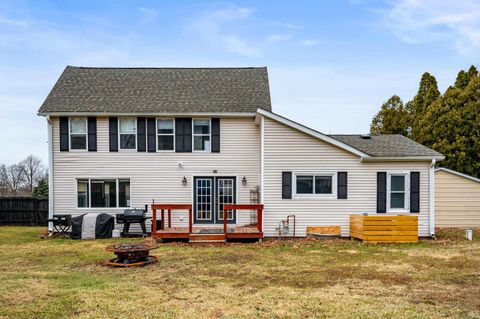 Tiny photo for 2660 S Benegar Avenue, Yorktown, IN 47396 (MLS # 202603838)