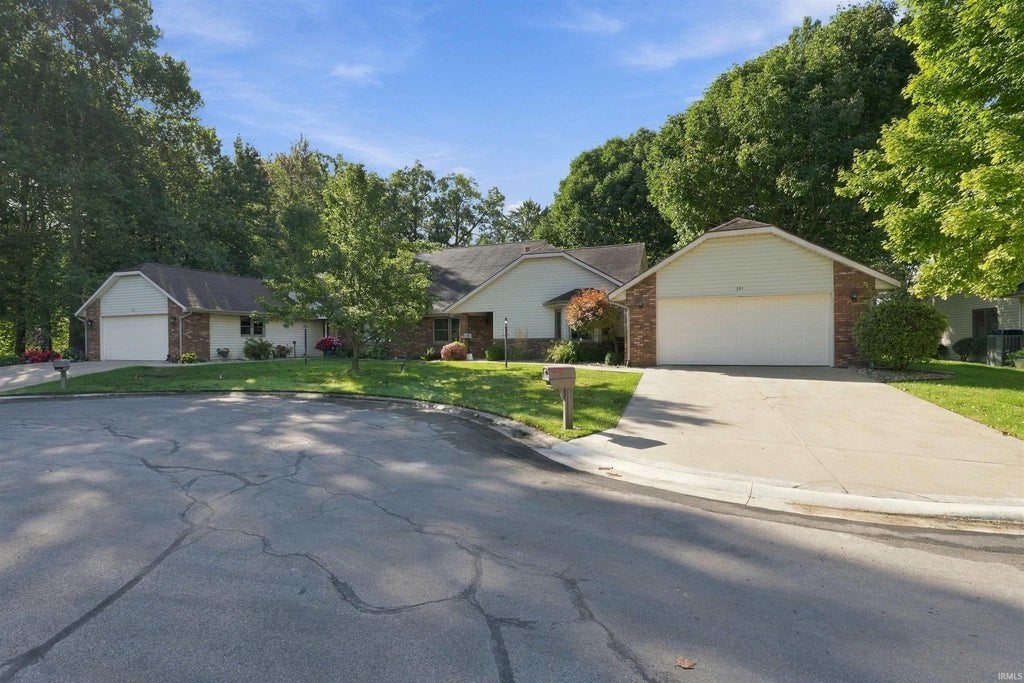 Photo of 351 Baythorne Drive, Warsaw, IN 46580 (MLS # 202638379)