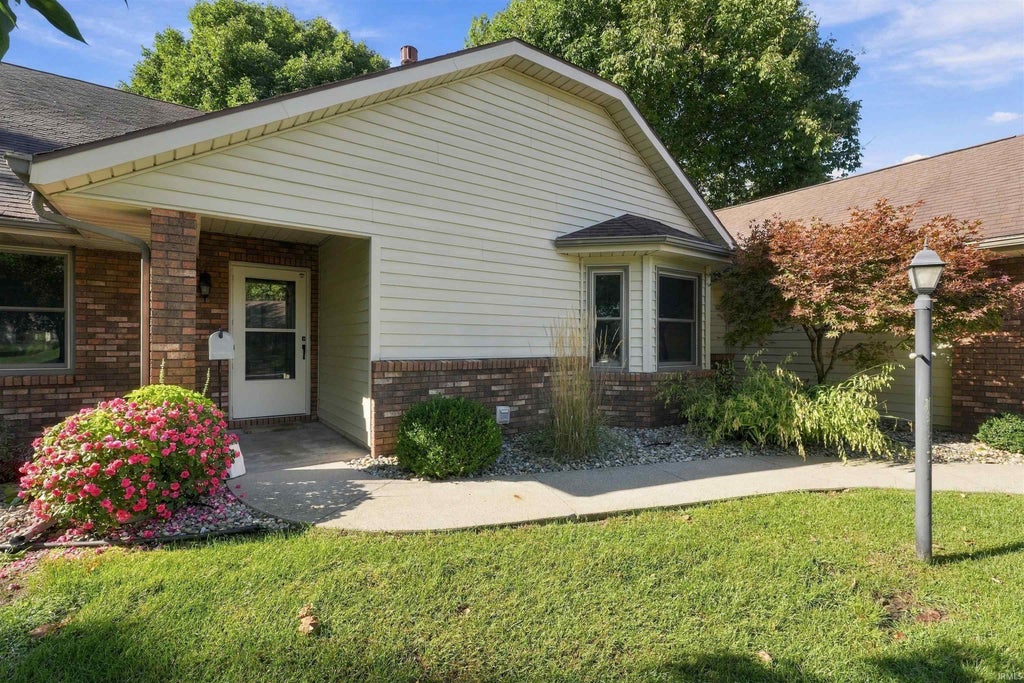 Photo of 351 Baythorne Drive, Warsaw, IN 46580 (MLS # 202638379)