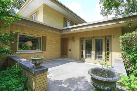 Tiny photo for 2001 E Jefferson Boulevard, South Bend, IN 46617 (MLS # 202547001)