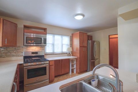 Tiny photo for 2001 E Jefferson Boulevard, South Bend, IN 46617 (MLS # 202547001)