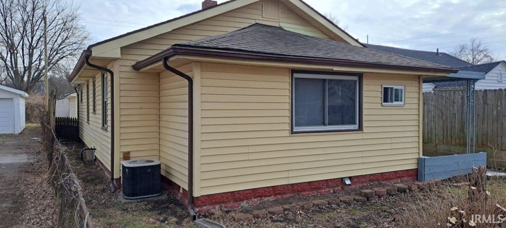 Photo of 907 W 14Th Street, Muncie, IN 47302 (MLS # 202606297)