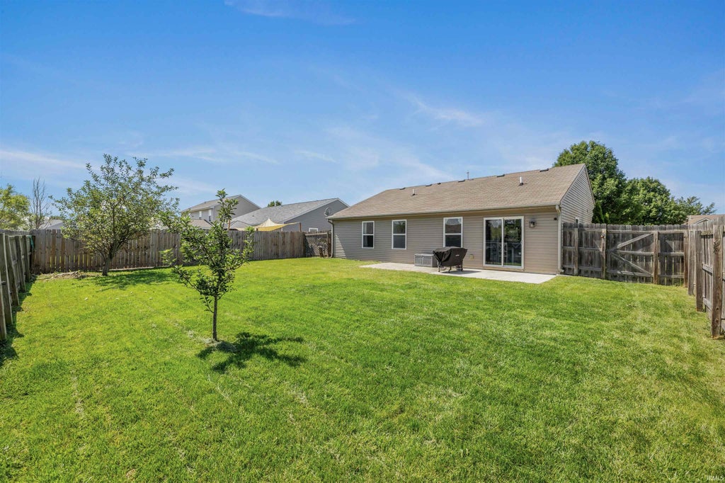 Photo of 3717 Fieldstone Chase, New Haven, IN 46774 (MLS # 202635683)