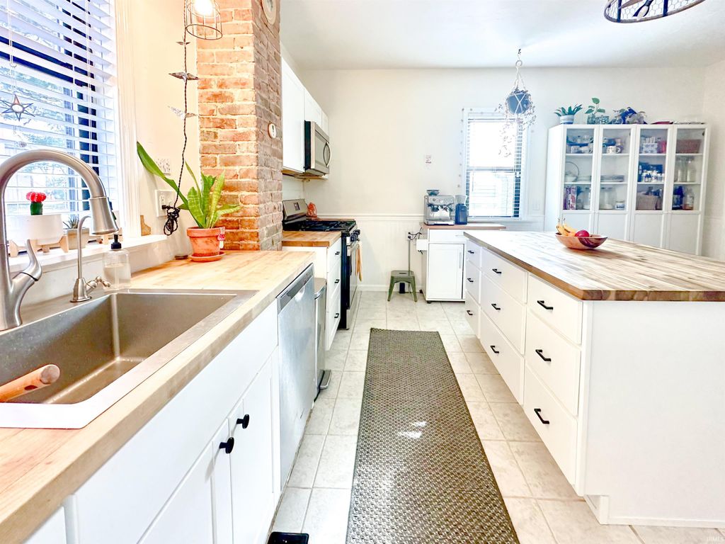 Photo of 2505 Meier Road, Evansville, IN 47720 (MLS # 202600427)