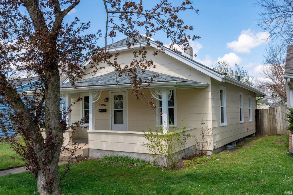 Photo of 1723 E Calvert Street, South Bend, IN 46613 (MLS # 202612906)