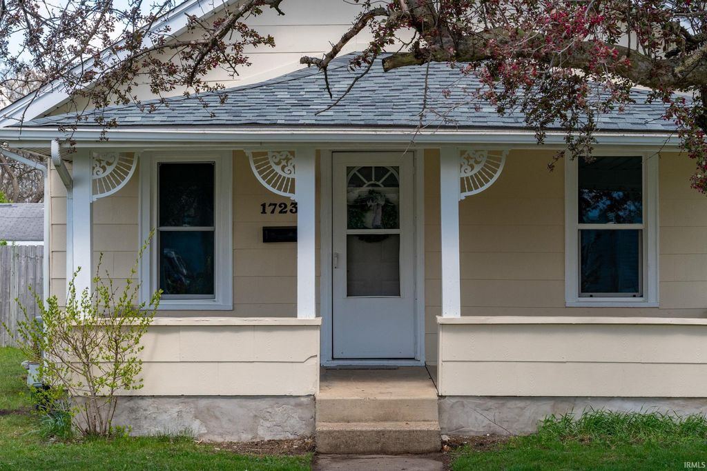 Photo of 1723 E Calvert Street, South Bend, IN 46613 (MLS # 202612906)