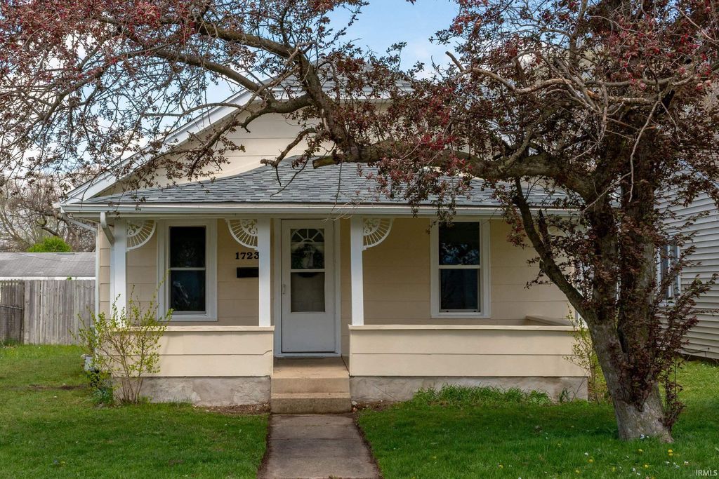 Photo of 1723 E Calvert Street, South Bend, IN 46613 (MLS # 202612906)