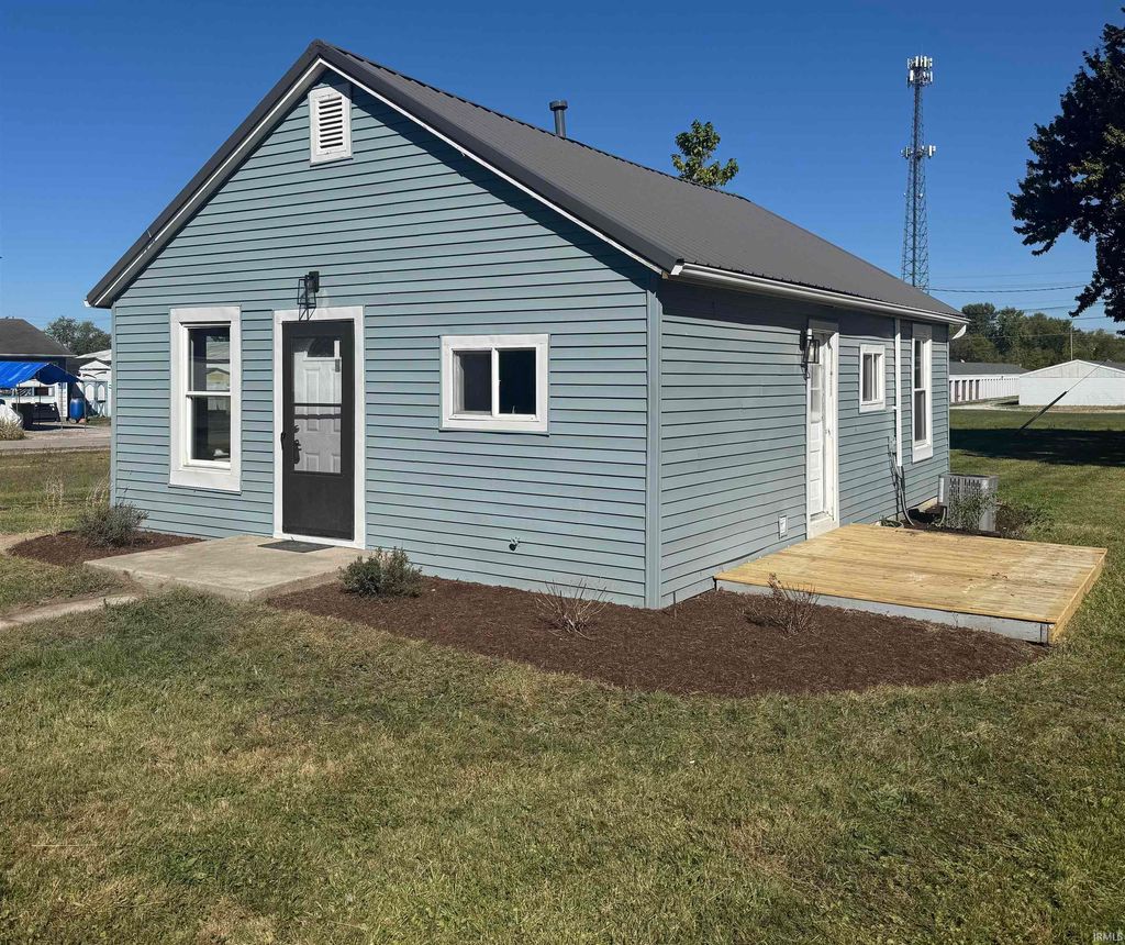 Photo of 816 W Chestnut Street, Hartford City, IN 47348 (MLS # 202539575)