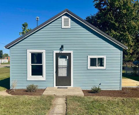 Photo of 816 W Chestnut Street, Hartford City, IN 47348 (MLS # 202539575)