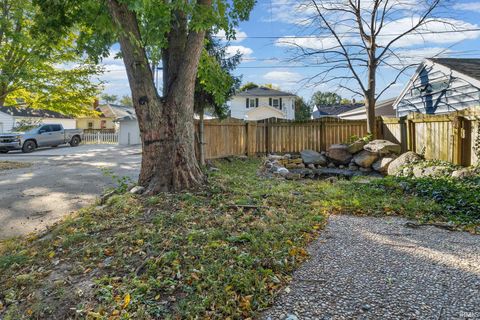 Tiny photo for 1925 Maple Street, Lafayette, IN 47904 (MLS # 202543149)