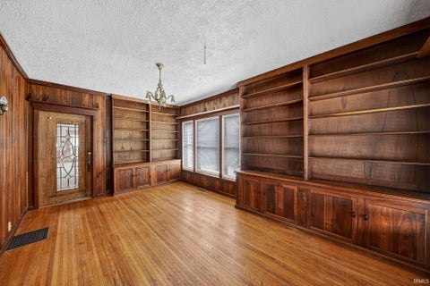 Tiny photo for 1312 E Jackson Boulevard, Elkhart, IN 46516 (MLS # 202604117)