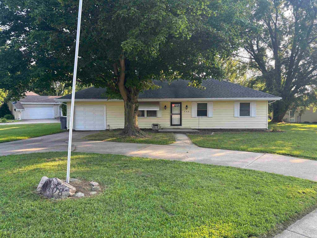 Photo of 408 W Pickwick Drive, Syracuse, IN 46567 (MLS # 202631831)