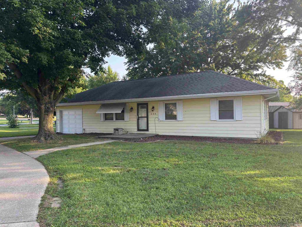 Photo of 408 W Pickwick Drive, Syracuse, IN 46567 (MLS # 202631831)
