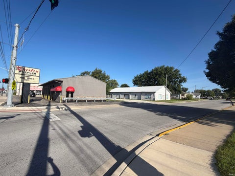 Tiny photo for 1524 E Markland Avenue, Kokomo, IN 46902 (MLS # 202635401)