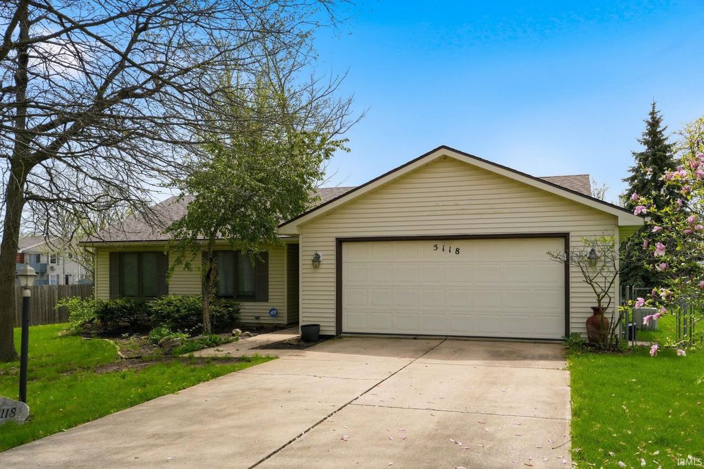 Photo of 5118 Charlotte Avenue, Fort Wayne, IN 46815 (MLS # 202614178)