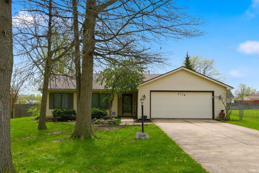 Photo of 5118 Charlotte Avenue, Fort Wayne, IN 46815 (MLS # 202614178)