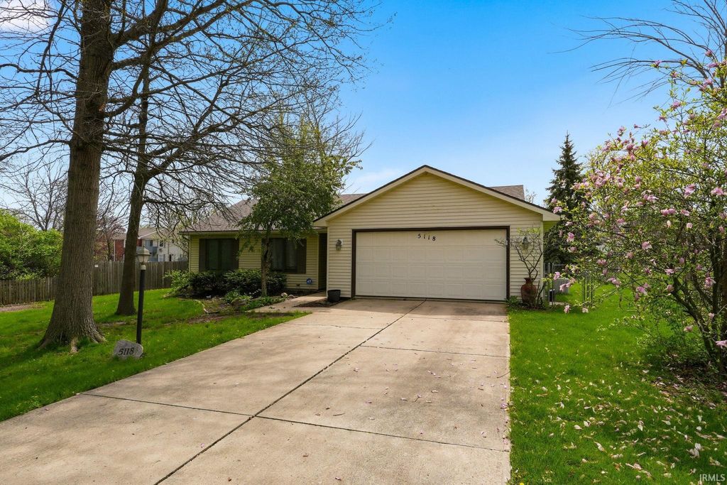 Photo of 5118 Charlotte Avenue, Fort Wayne, IN 46815 (MLS # 202614178)