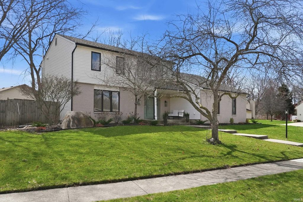 Photo of 1221 Windsor Woods Boulevard, Fort Wayne, IN 46845 (MLS # 202608332)